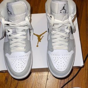 Women’s Air Jordan 1 Mid